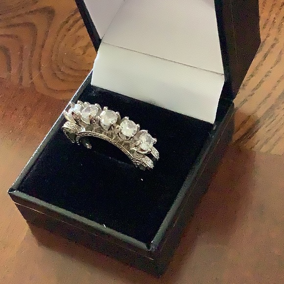 Ring 925 stamped with 5 large white stones NEW sets up high 6.5 /7 on - Picture 11 of 13